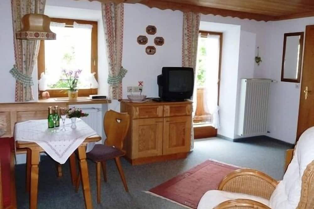 Ganze Wohnung, Morgensonne Ein-Raum-App. 28qm, Dusche/Wc, Küchenzeile, Balkon in Reit im Winkl, Bayerische Alpen