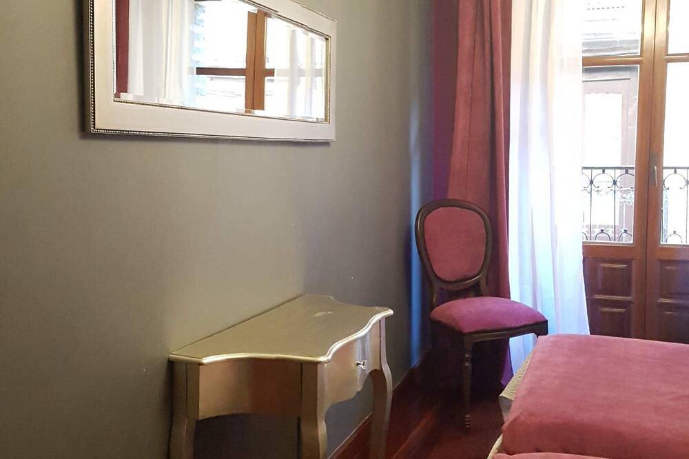 Apartamento entero, La Casa de Lorenzo, alojamiento completo y práctico. ¡En el centro de Laguardia! in Laguardia, Rioja Alavesa