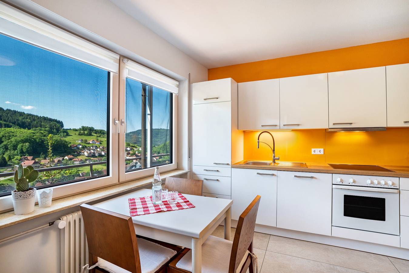 Ganze Wohnung, Ferienwohnung 'Little Nest' mit Bergblick, Balkon und Wi-Fi in Seebach (Ortenaukreis), Mittlerer Schwarzwald