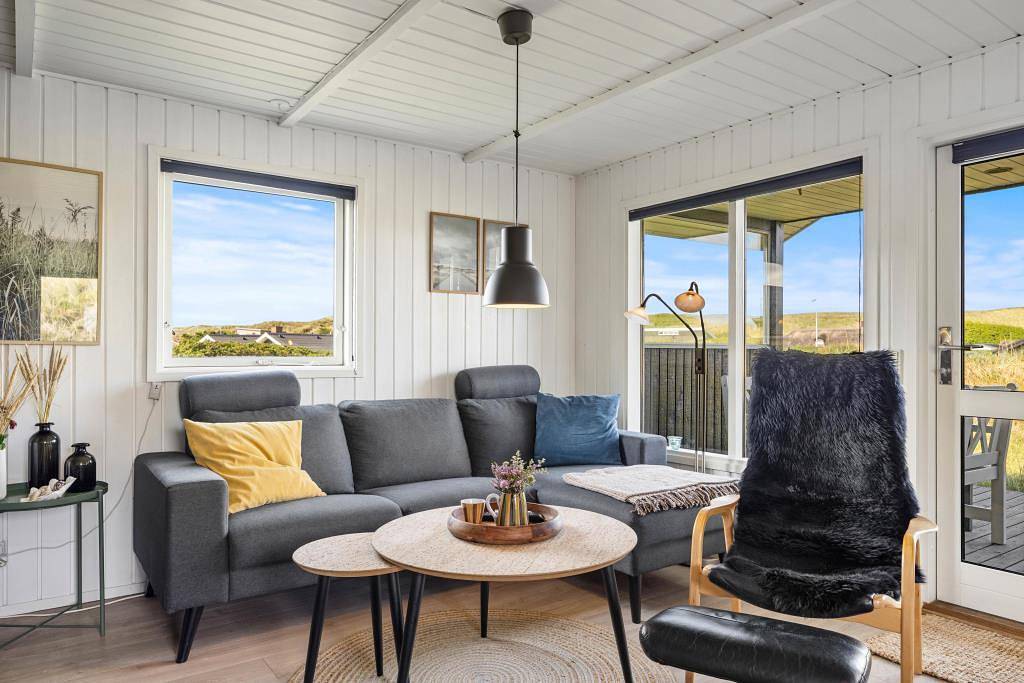 Gut gelegenes Ferienhaus mit geschlossener Terrasse in Årgab, Holmsland Klit