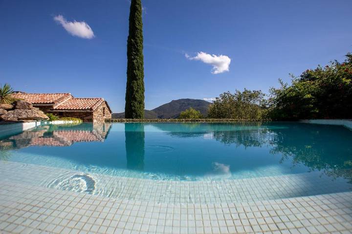 Location de vacances pour 8 personnes, avec vue ainsi que piscine et jardin, animaux acceptés à Mons (Béziers) - 3