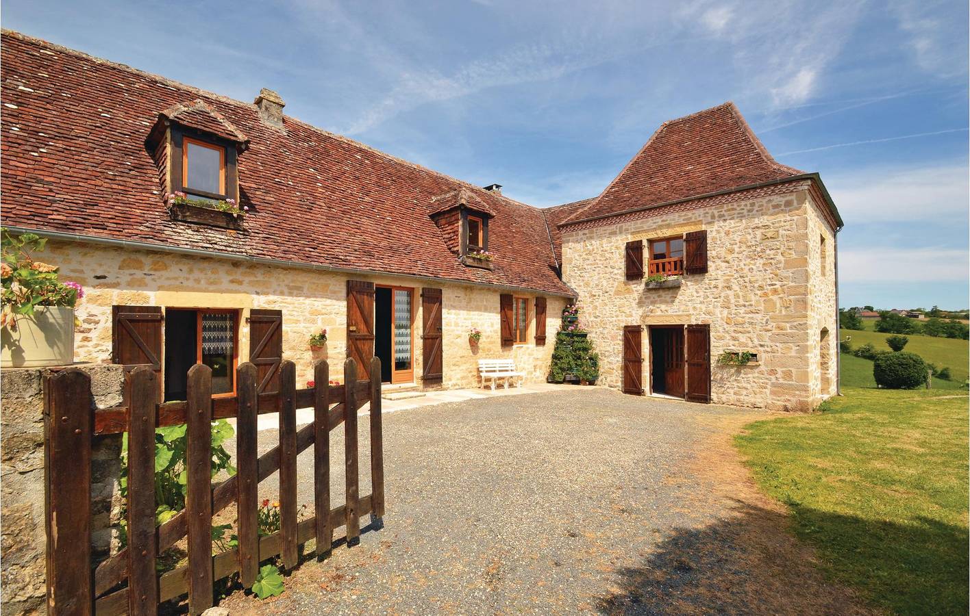 Acogedor apartamento de 111 m2 con piscina y cocina, cerca de La Chapelle-Saint-Jean in La Chapelle-Saint-Jean, Périgord Noir