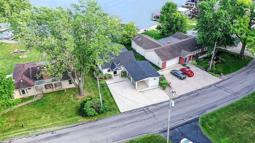 Phoebe’s Waterfront Lakehouse . Close to Mad River Mountain Skiing & Cranberry's in Stokes Township, Indian Lake