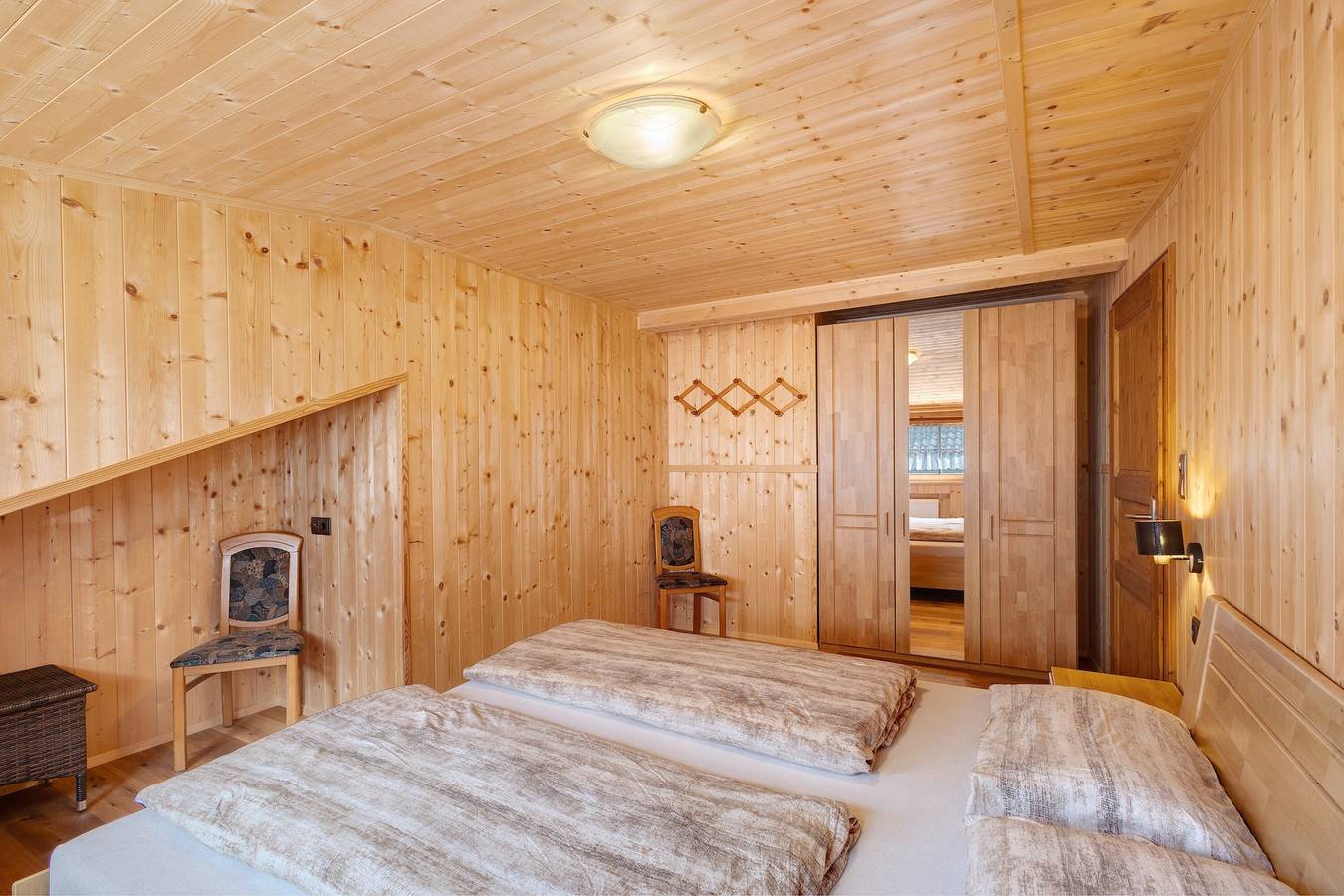 Entire apartment, Apartment 'Jelerhof Hochstein' with Mountain View, Shared Garden and Wi-Fi in Villgratener Berge, Gsies