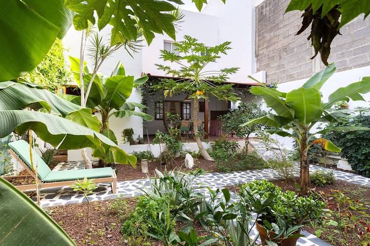 Gîte pour 8 personnes, avec Balcon et Jardin