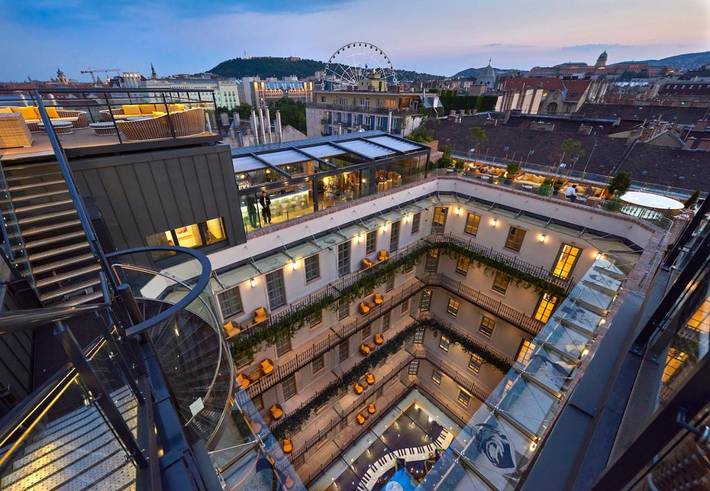 Hotel para 2 personas, con Balcón y Terraza además de Jacuzzi y Piscina en Budapest
