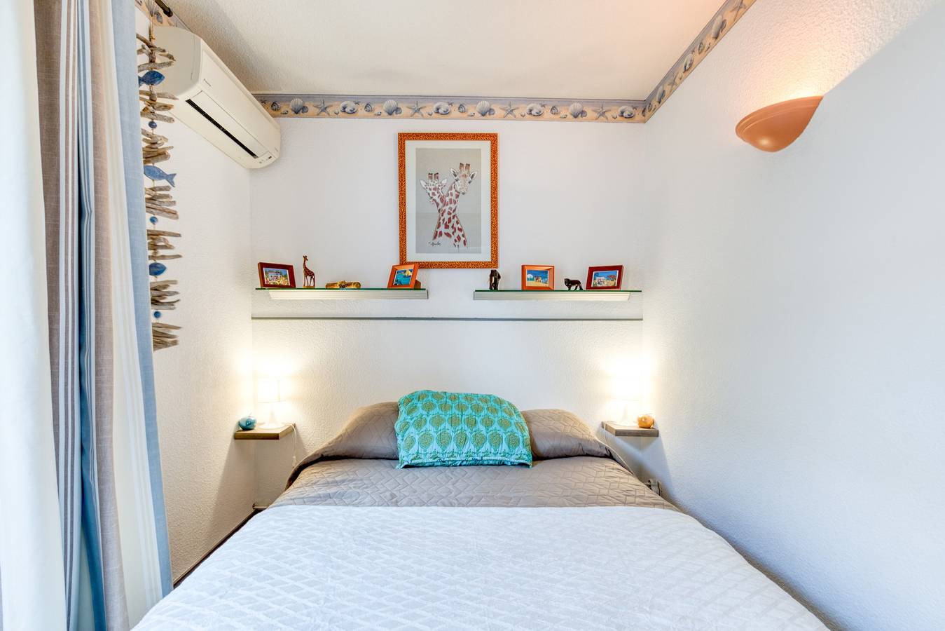 Maison de vacances "Villa Almina" avec piscine partagée et terrasses privées in Cap d'Agde, Agde
