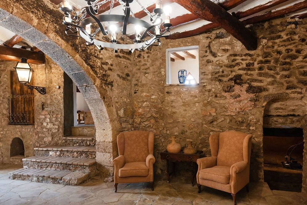 Beautiful private villa for 20 guests with private pool, Wifi, Tv, pets allowed and panoramic view in el Catllar, Costa Dorada