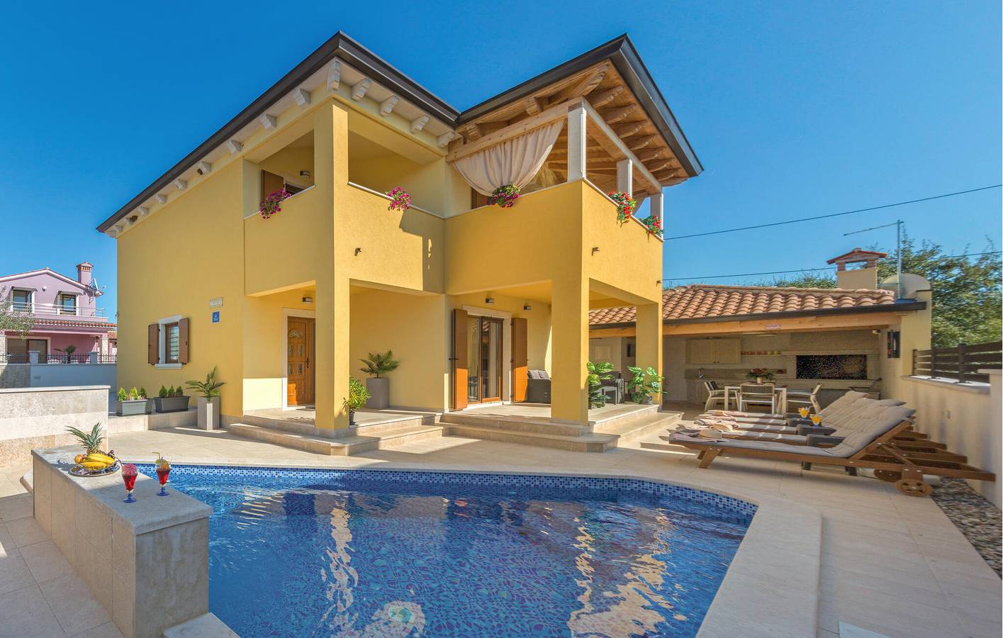 Gemütliche 1-Zimmer-Wohnung mit Meerblick und Pool in der Nähe des FKK-Strandes in Barbariga, Südküste Istrien