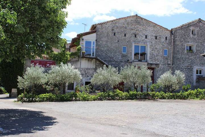 Gîte pour 34 personnes, avec Balcon ainsi que Jardin et Piscine