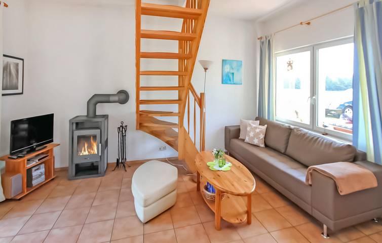 Gemütliche Wohnung mit Terrasse in der Nähe von Stadtzentrum und See in Jabel, Naturpark Nossentiner/Schwinzer Heide