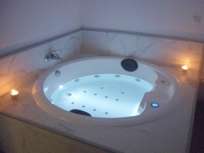 Gîte pour 3 personnes, avec Jacuzzi ainsi que Piscine et Vue à Ramales de la Victoria