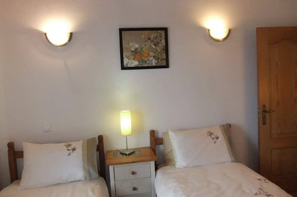 Außergewöhnliche Villa in privater Lage in Strandnähe in Arrifana, Aljezur