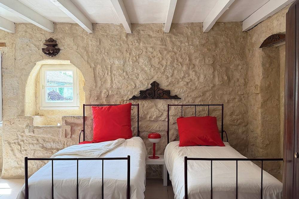 Charming stone house near Saint-Émilion in Lugaignac, Región de Libourne