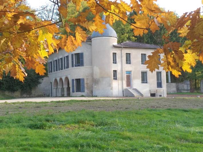 Hôtel pour 3 personnes, avec Terrasse et Jardin ainsi que Vue sur le lac et Vue dans Verdun