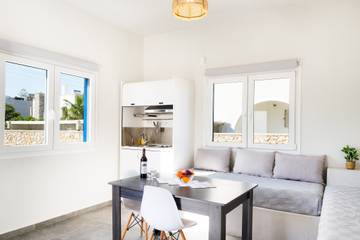 Apartment for 4 People in Perissa, Santorini, Photo 3