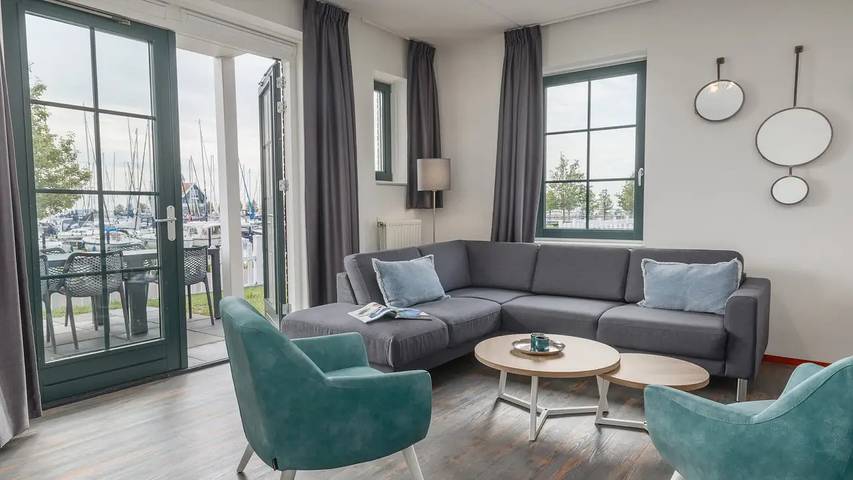 Vacation rental for 9 people, with pool and yard in Markermeer