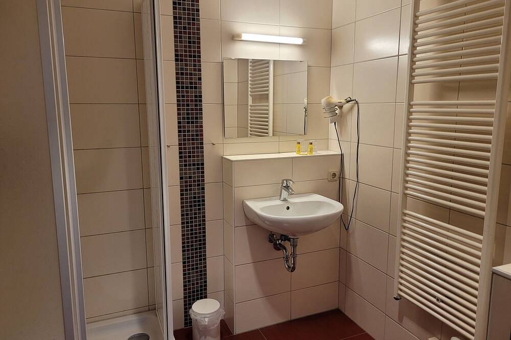 Doppelzimmer 12 Seeblick - Gästehaus Niederhof - nur 50 Meter bis zum in Sundhagen, Stralsund Umland