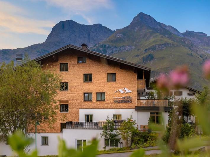 Hotel, mit Garten
