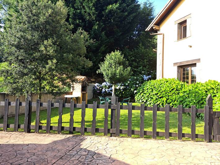 Casa rural 'Los Avellanos 1' con vistas a la montaña, jardín privado con barbacoa in Celis, Rionansa