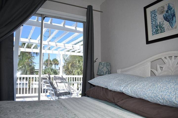 Villa for 4 people, with balcony and yard, with pets in Siesta Key