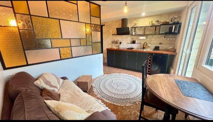 Gîte pour 2 personnes, avec jardin ainsi que vue et terrasse, animaux acceptés à Les Ulmes - 3