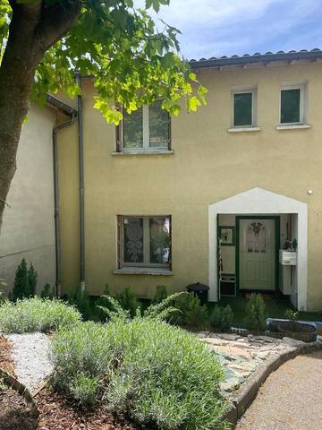 Gîte pour 10 personnes, avec jardin et terrasse, animaux acceptés à Plan-de-Baix