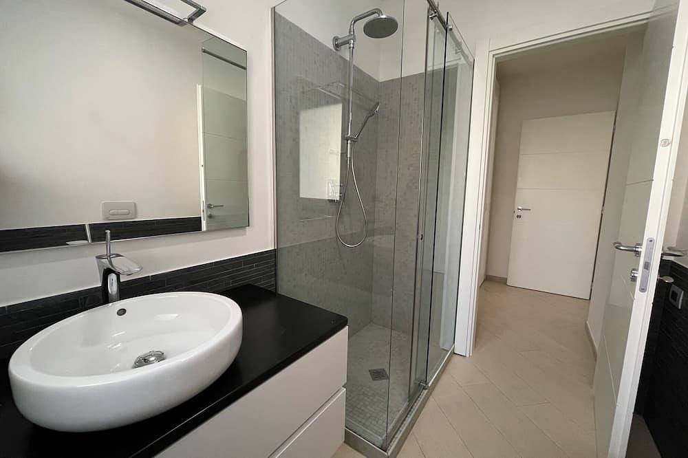 Apartamento entero, Santa d'amare apartment with private garage 900 m from the sea in Santa Margherita, Santa Margherita Ligure