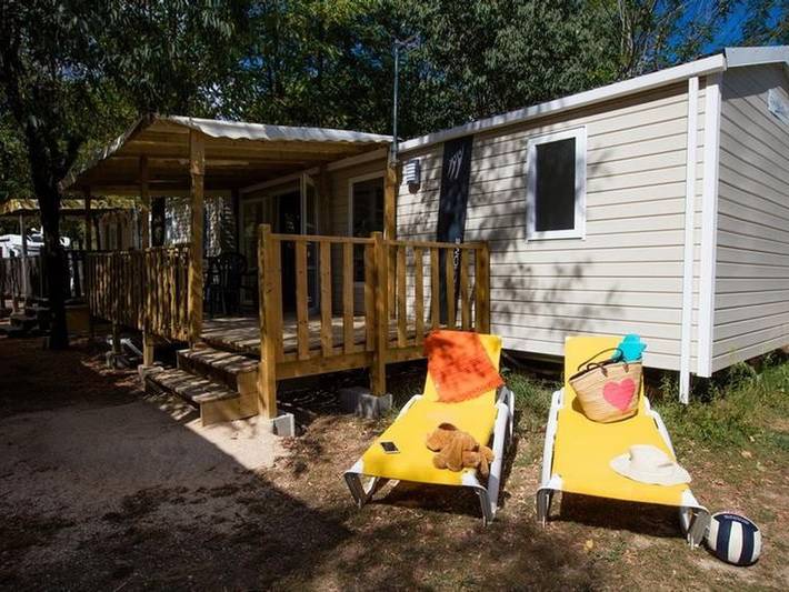 Mobil home pour 6 personnes, avec piscine à Joyeuse