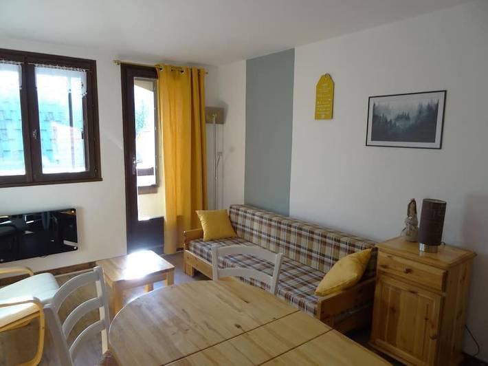 Location de vacances pour 3 personnes, avec Balcon ainsi que Terrasse et Vue à Mijoux