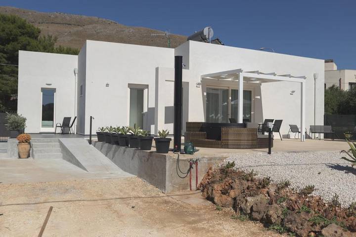 Ferienhaus für 4 Personen, mit Ausblick und Garten