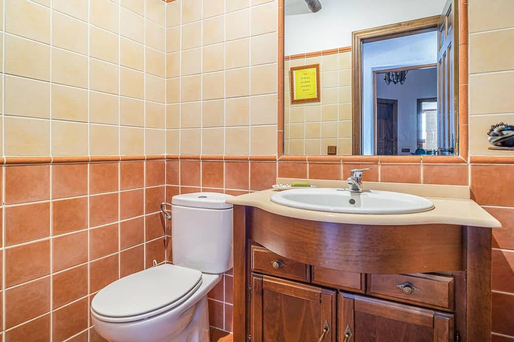 Lovely home in Jubrique with Wifi in Jubrique, Málaga Province