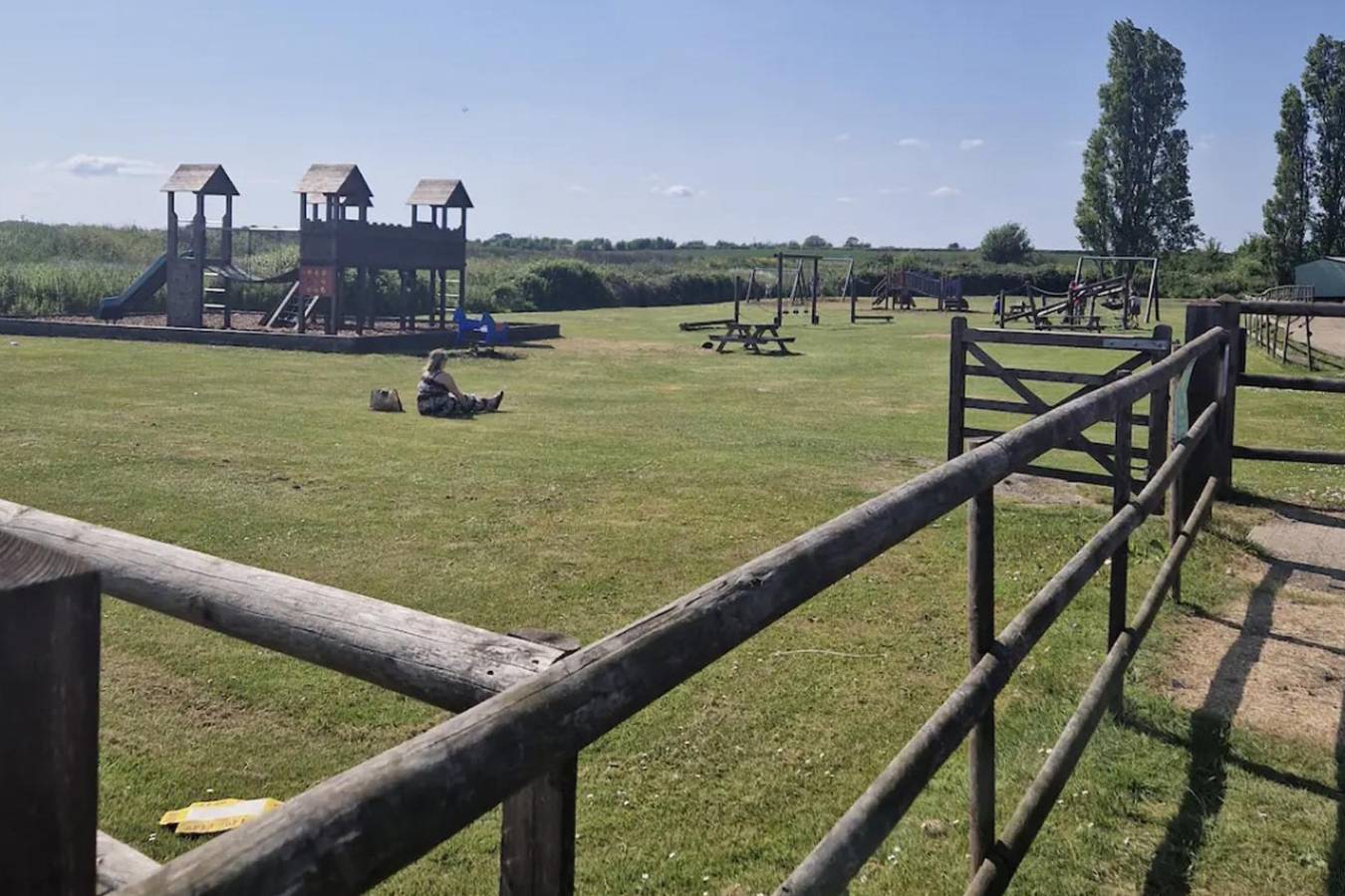 Family Caravan - Sleeps 6 - Pet friendly - Parking in Mersea Island, Colchester