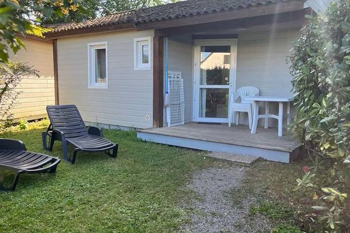 Gîte pour 2 personnes, avec piscine et terrasse à Gurmençon