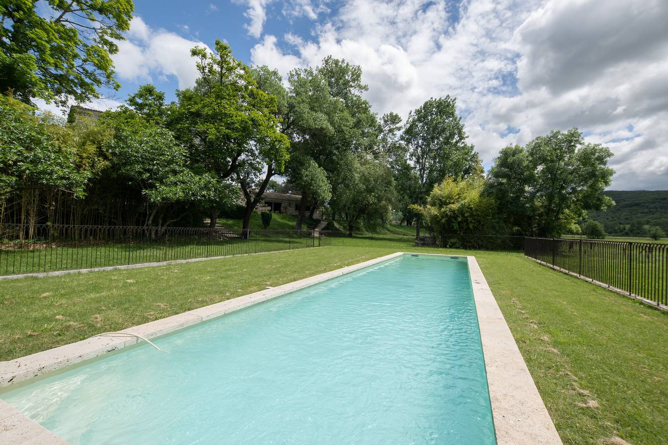 Appartement entier, Appartement 'Le Peuplier' avec piscine partagée, Wi-Fi et climatisation in Saint-Germain, Ardèche