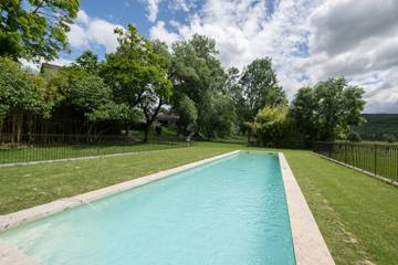 Appartement de vacances pour 4 personnes, avec jardin en Ardèche