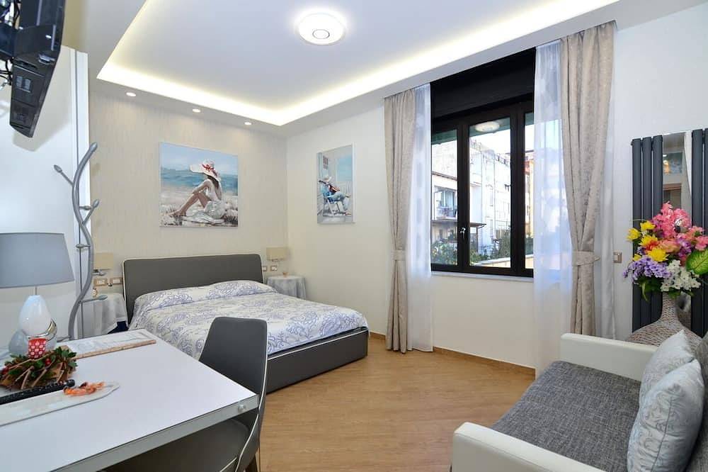 Entire apartment, Caserta Deluxe - Elegant Apartment In Caserta Center Welcomes Up To 5 Guests in Caserta, Caserta Province