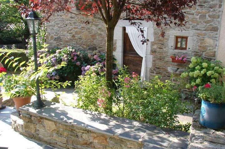 Location de vacances pour 6 personnes, avec terrasse et jardin, animaux acceptés à Cambounès