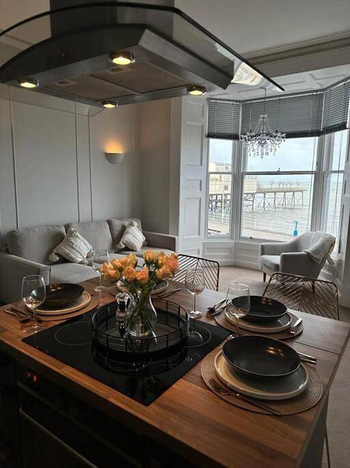 Apartment for 6 people, with terrace and view as well as garden in Aberystwyth