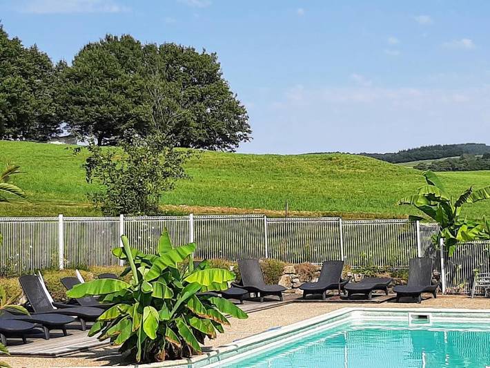 Gîte pour 5 personnes, avec jardin et piscine ainsi que vue et bassin pour enfant, animaux acceptés à Junhac - 4