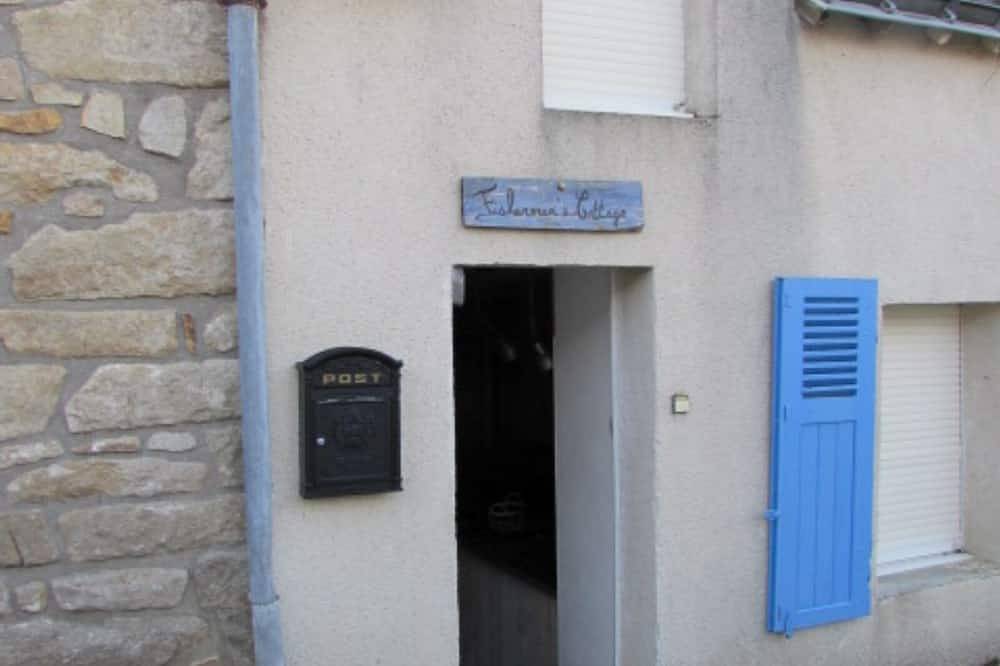 Fisherman's cottage in Île-d'Arz, Côte des Mégalithes