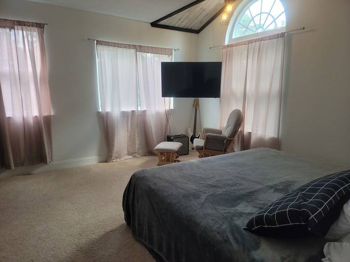 Vacation rental for 16 people, with pool and yard in Oakland County