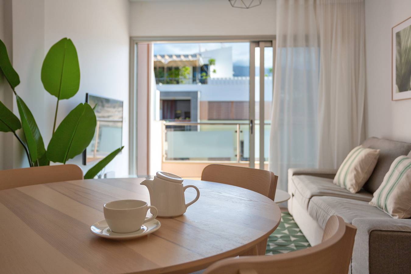 Ganze Wohnung, Ferienwohnung 'Obsidian Aregoma La Caleta' mit Bergblick, Balkon und Wlan in La Caleta, Adeje