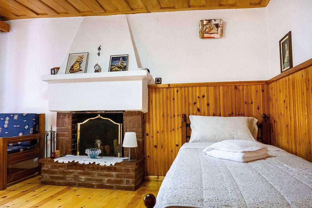 Historic stone house with charm in Theologos - plenty of space & village idyll in Theologos (Thassos), Thassos