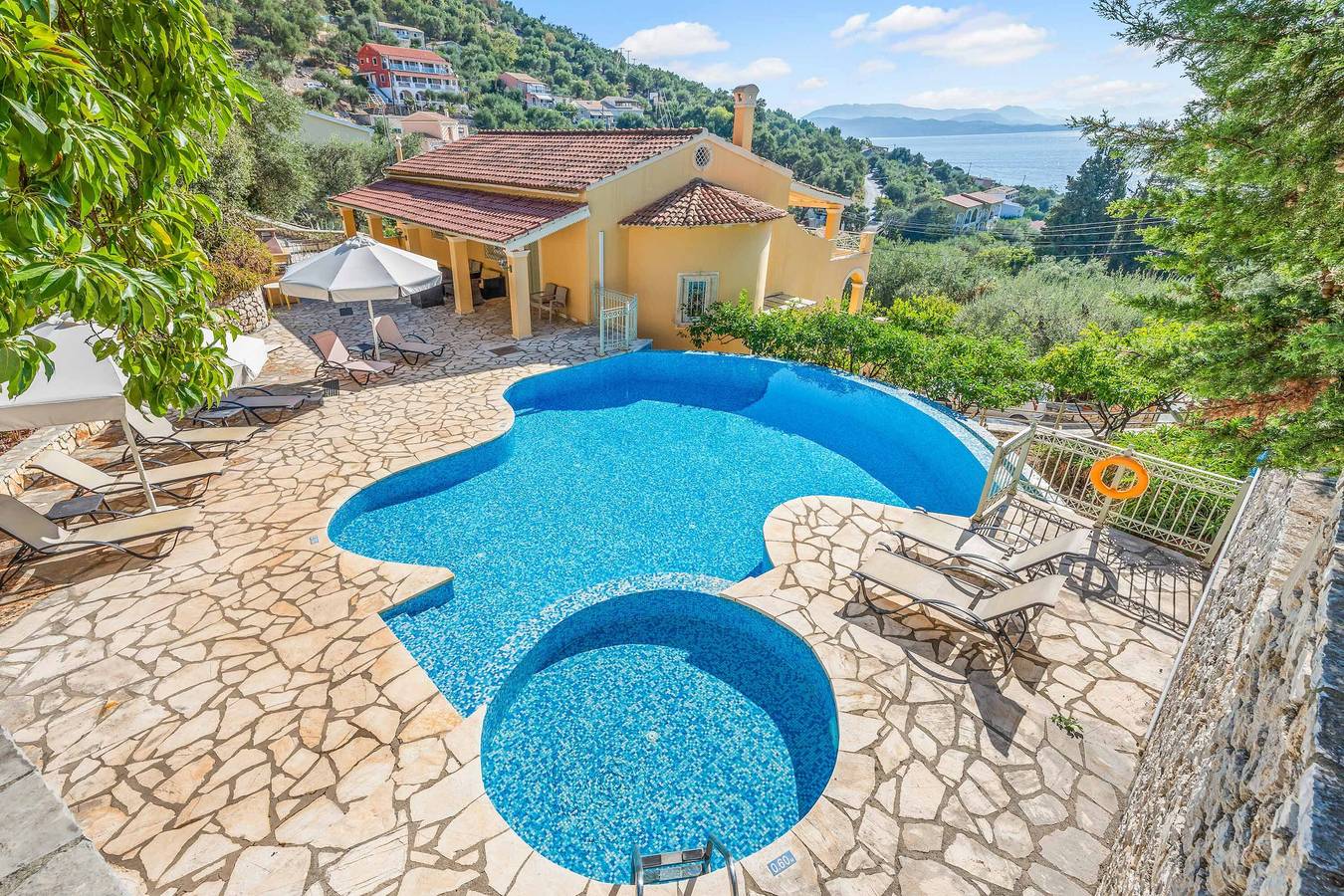 Villa für 8 Personen mit Balkon in Nissaki, Korfu
