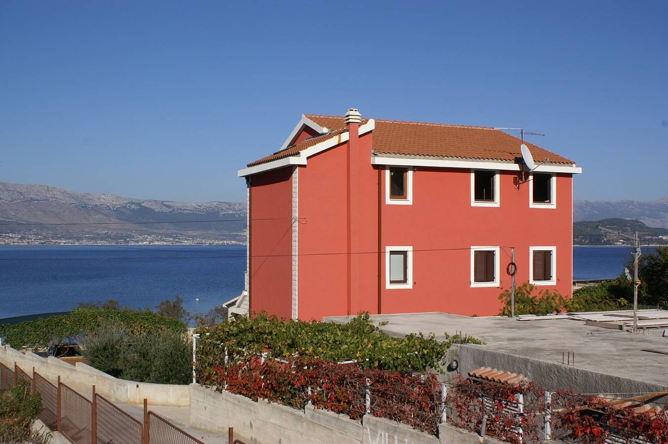 Ganze Wohnung, 2-Zimmer-Ferienwohnung am Strand Slatine, Ciovo A-1128-c in Slatine, Ciovo