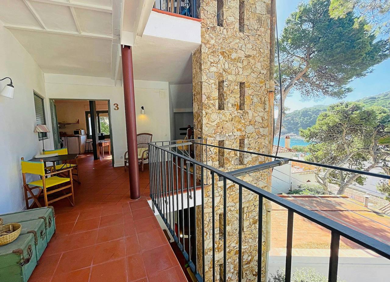 Apartamento entero, T3 · Charming seaside escape with stunning views in Aigua Xelida, Tamariu