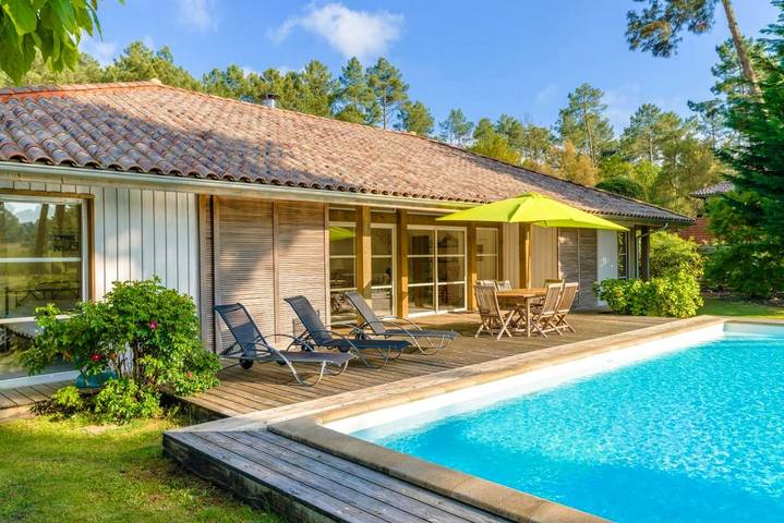 Parc de vacances pour 6 personnes, avec Terrasse ainsi que Jardin et Piscine dans les Landes