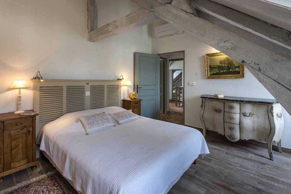 Entire apartment, Apartment-Honeymoon-Ensuite-Mountain view-La Bonbonnière in Embrun, Écrins National Park