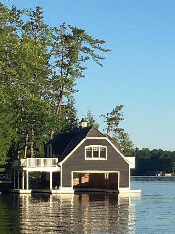 Lake Muskoka Private Island! 13 Schlafzimmer! 6 Strände! Fitnessstudio! Tennisplatz! in Muskoka